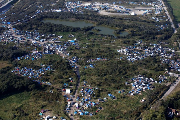 Vue aérienne de la « new jungle » à Calais, le 1er octobre 2015. © Reuters